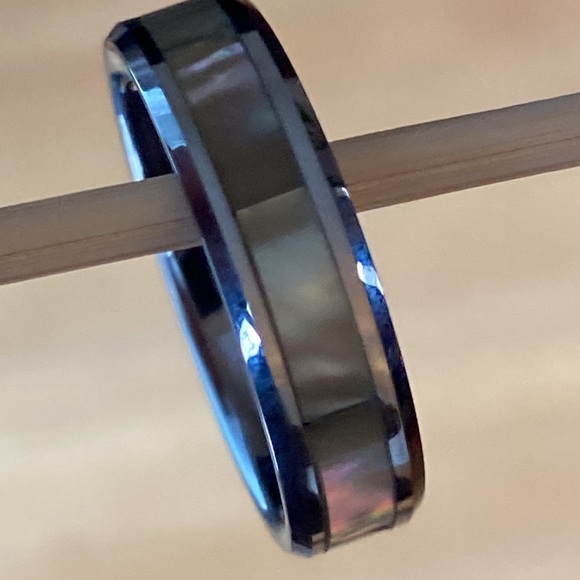 Tungsten & mother of pearl band - Picture 4 of 5